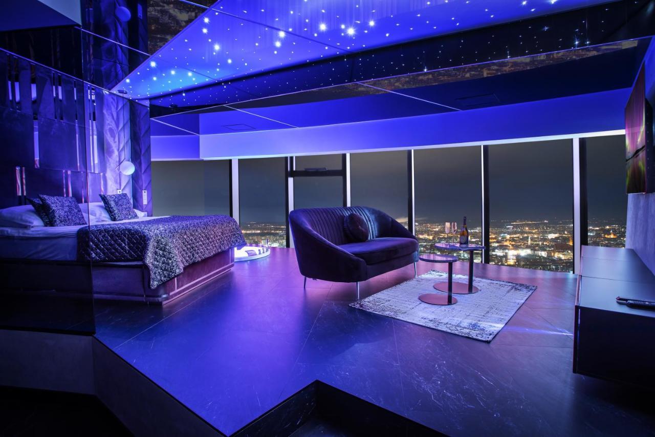 Апартаменти In The Sky - W Sky Tower *