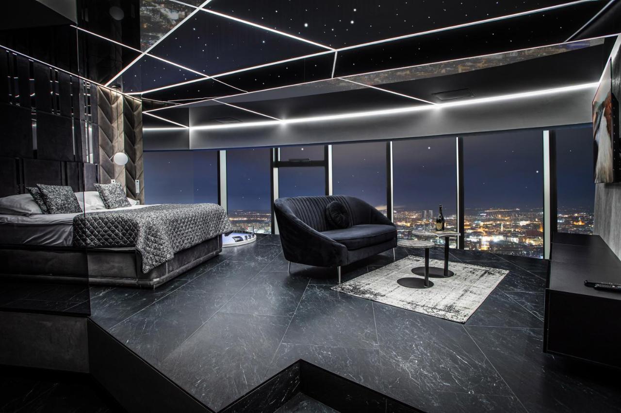 Apartment In The Sky - W Sky Tower *